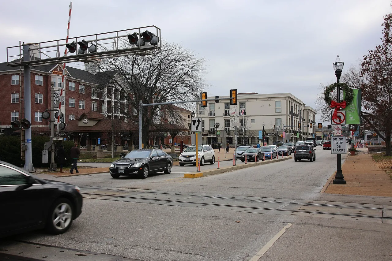Downtown Kirkwood storefronts