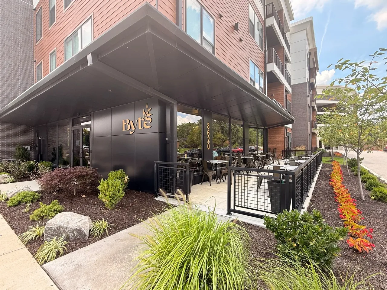 Byte café storefront at 8620 Delmar in the Avenir, University City
