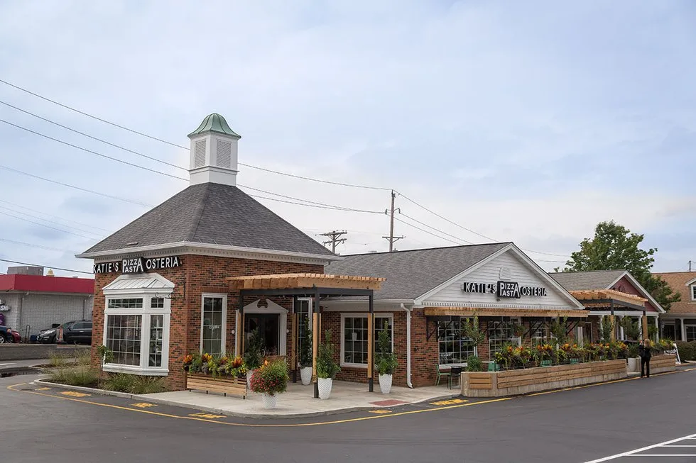Katie's Pizza & Pasta dining room